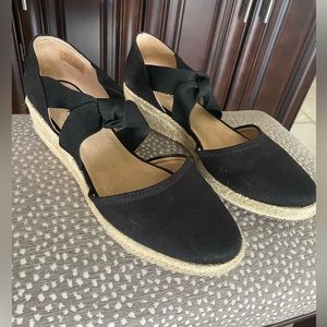 Lifestride Kascade black wedge espadrilles size 10M.  Worn once.